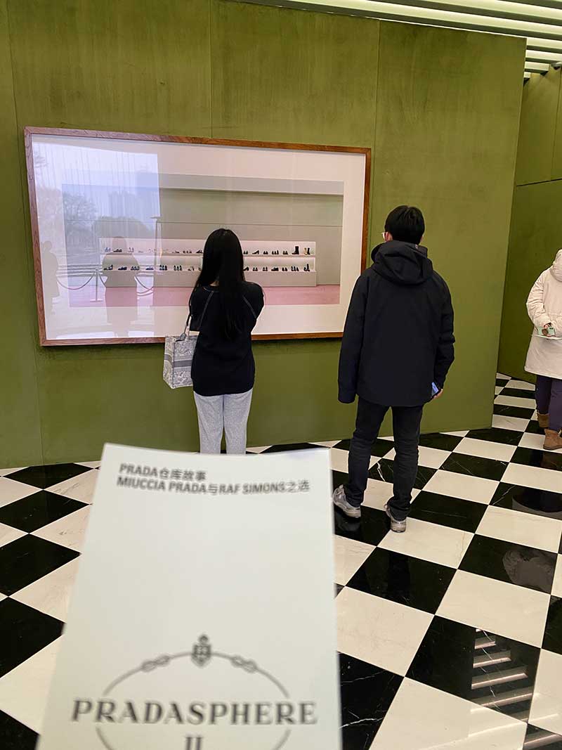 莱佛士课堂 | 这一场展览，带你穿越Prada百年时尚史